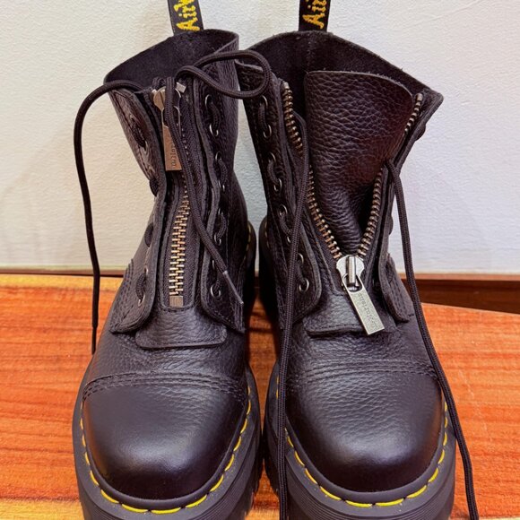 LIKE NEW! Dr Marten's Sinclair 9L - Picture 2 of 6